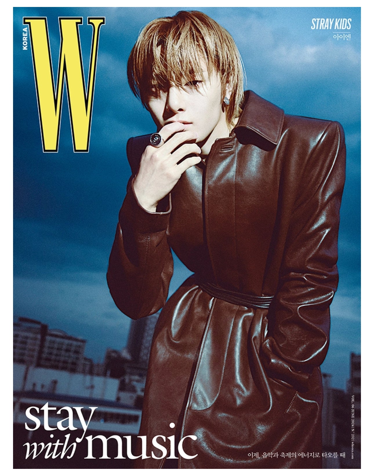PREORDER (17 COVERS) W - Volume 2024.06 (Stray Kids)